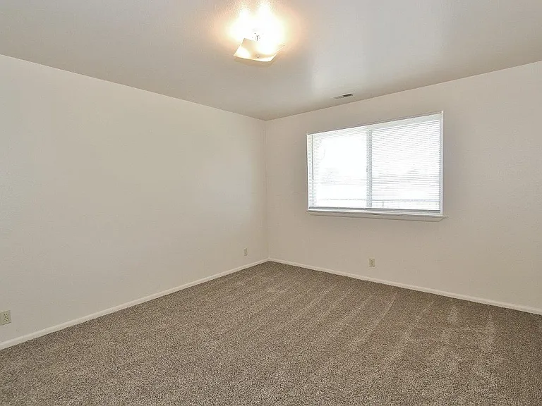551 N Moffatt Ave #9 — Photo 12