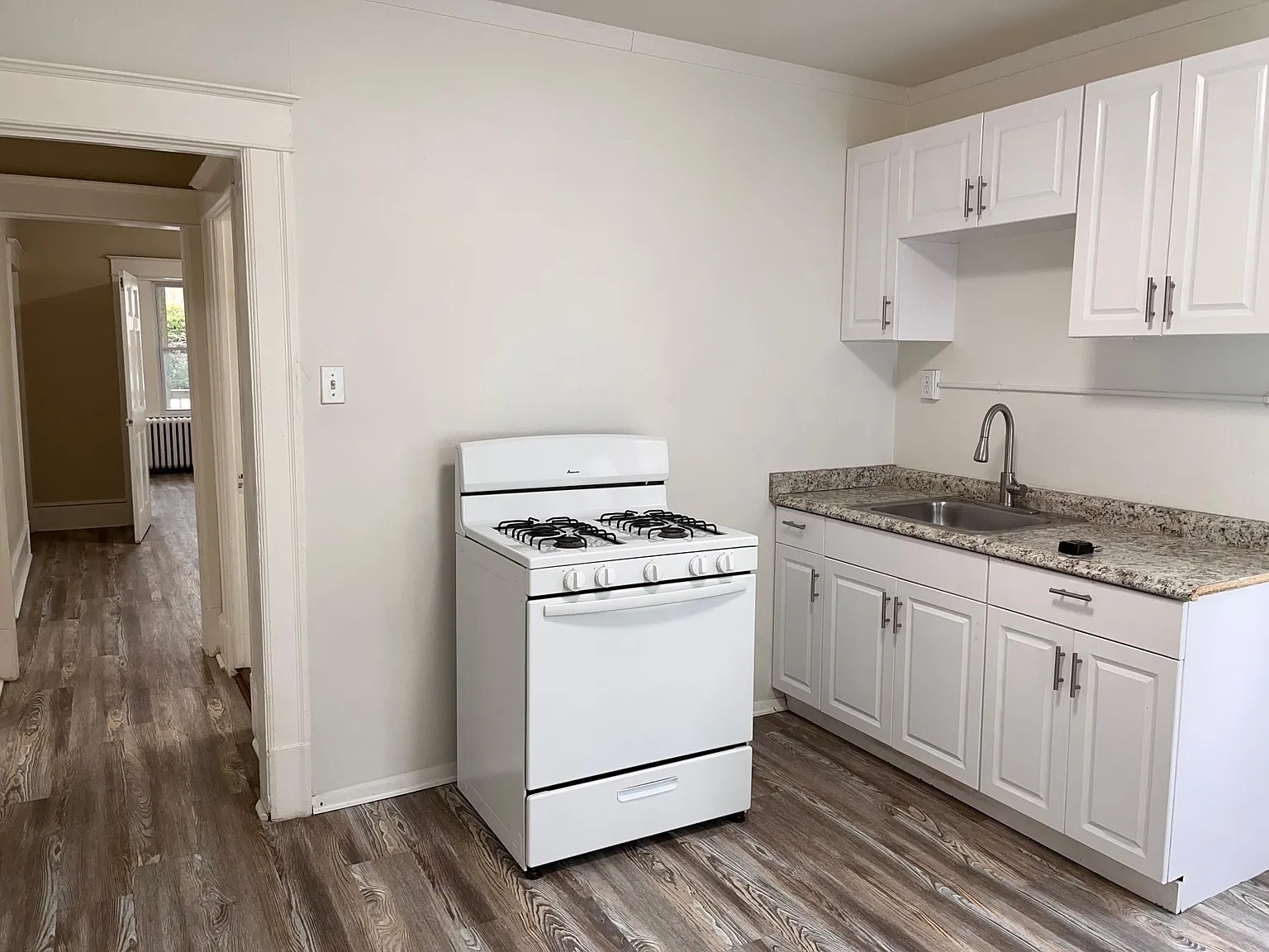 113 S Cherry St — Photo 4
