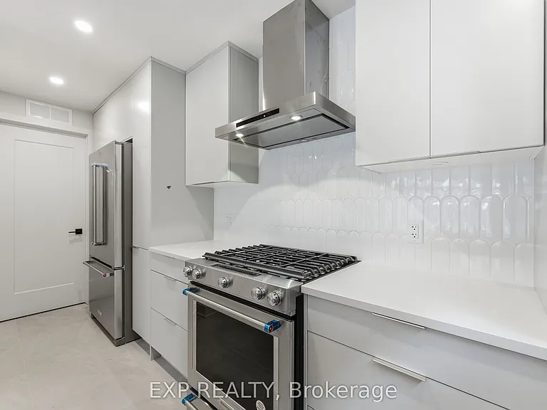 512 Roosevelt Ave #B — Photo 5