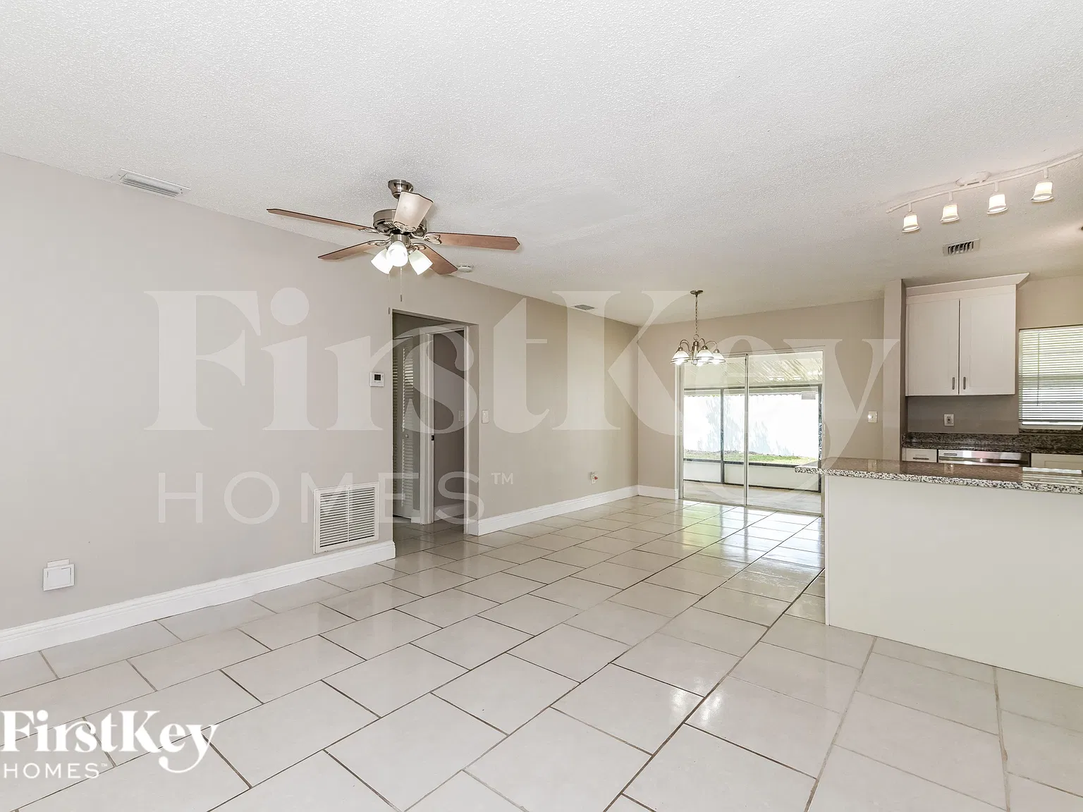 3 bed, 2.0 bath, 1075 sqft, $1,705 — Photo 4