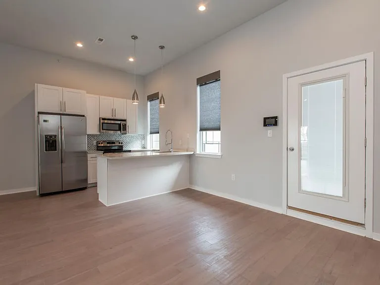 4304 Cresson St — Photo 2