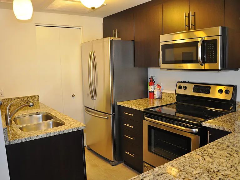456 King Edward Ave #409 — Photo 2