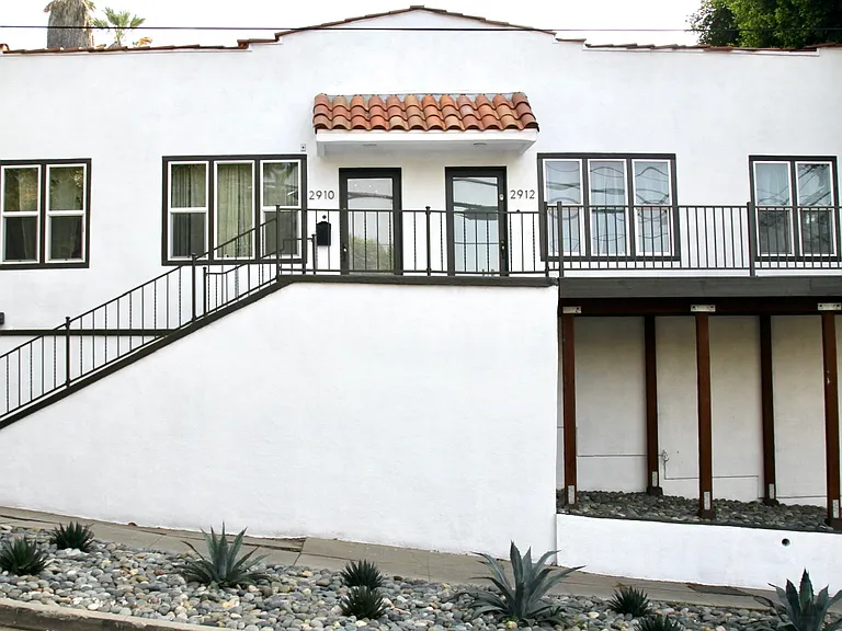 Come enjoy this charming side-by-side duplex on a quiet street, just around the corner from Silver Lake Blvd and Sunset Blvd