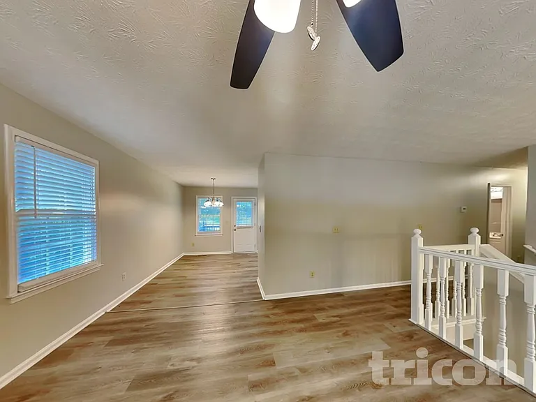 645 Dillon Dr — Photo 3