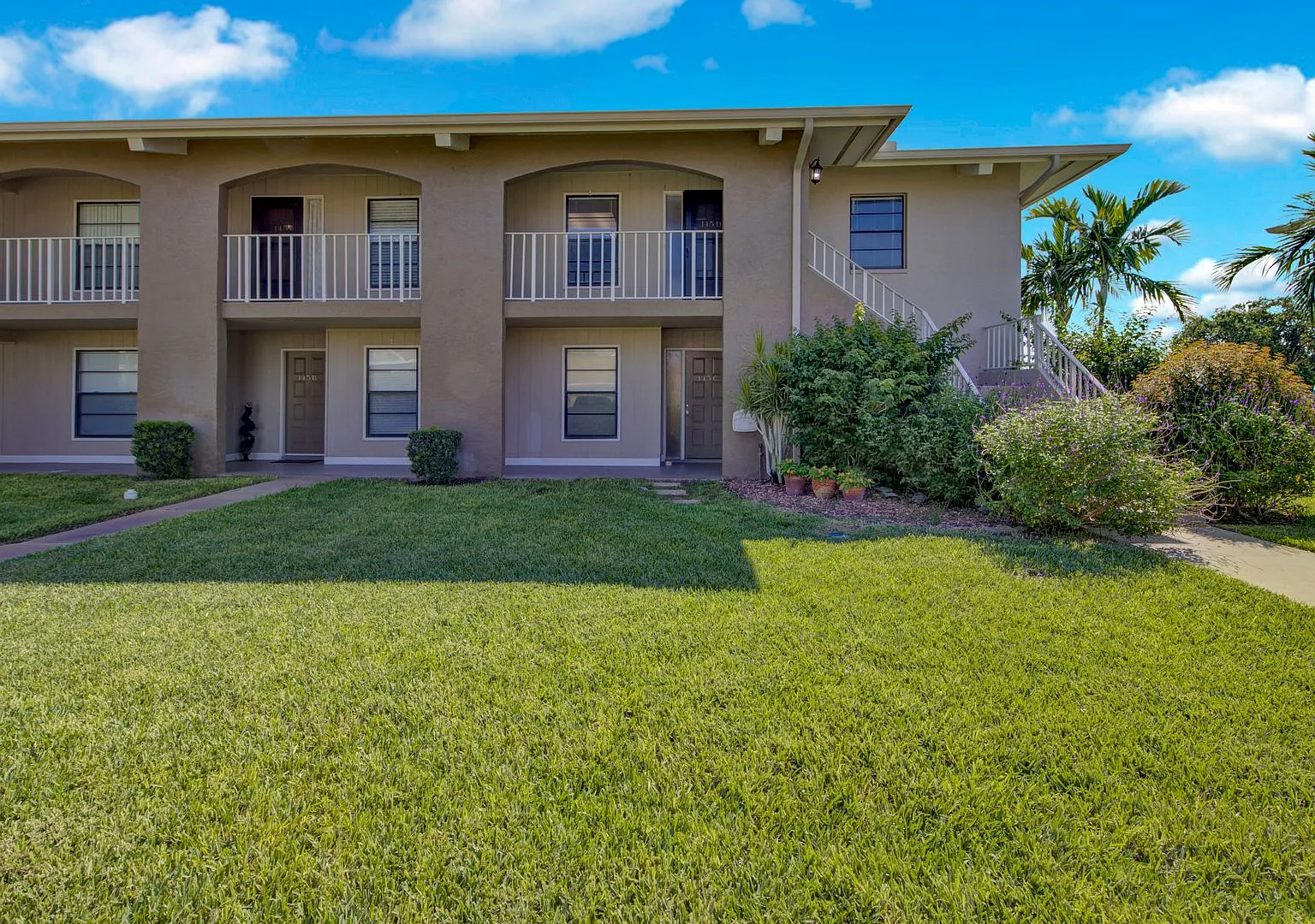 Bright and Spacious 2 Bedroom Condo in Spanish Pines — Photo 1