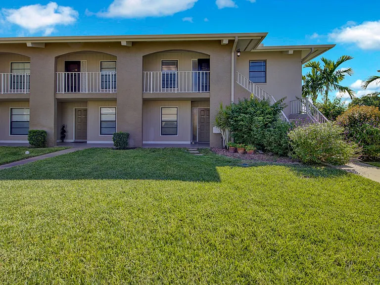 145 Cypress Way E #D-4 — Photo 1