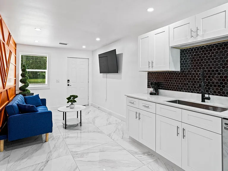 4115 N Hubert Ave #3 — Photo 3