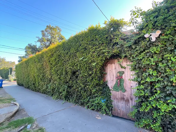 735 E Yanonali St, Santa Barbara, CA 93103
