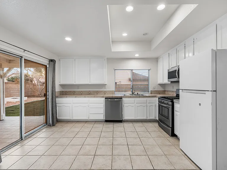 44351 Shad St — Photo 8