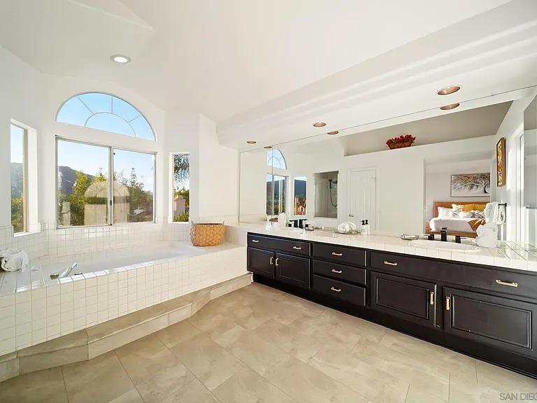 18106 Chieftain Ct — Photo 34