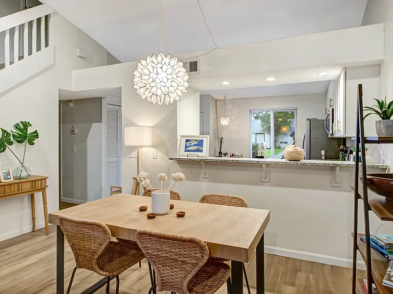 660 Aquatic Dr — Photo 1