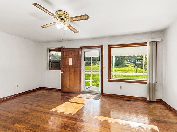 4th image of 214 Brook St