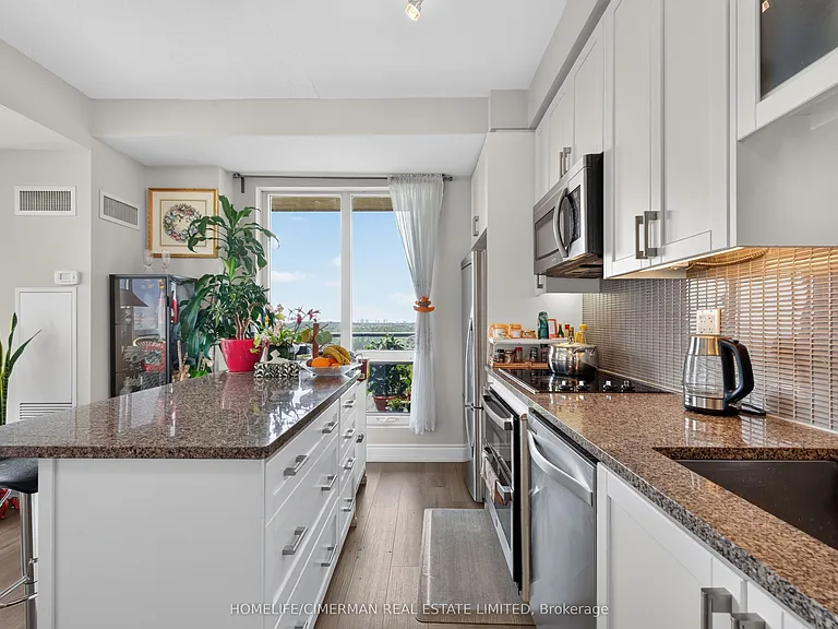 9090 Yonge St #1010 — Photo 28