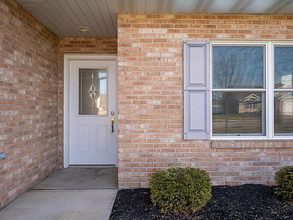 4th image of 407 E Charter Dr