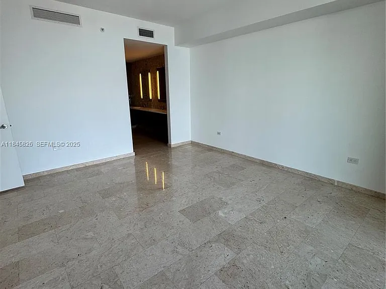 88 SW 7th St #3012 — Photo 16