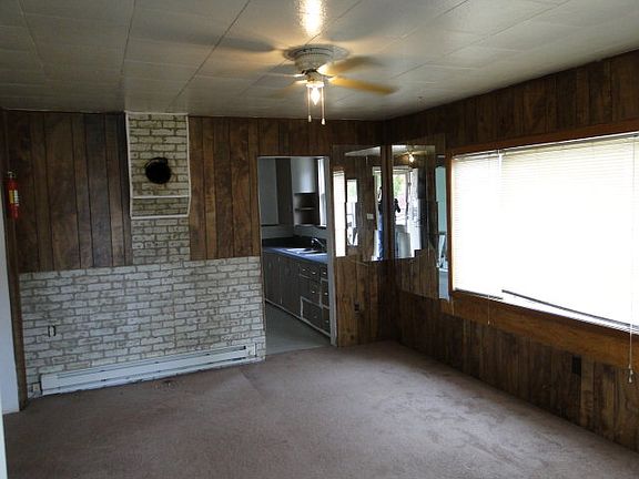 3rd image of 713 E Patit Ave