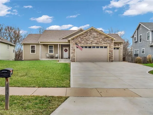 211 Hillside Dr, Baldwin City, KS 66006