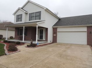 9102 Castlebury Dr, Temperance, MI 48182