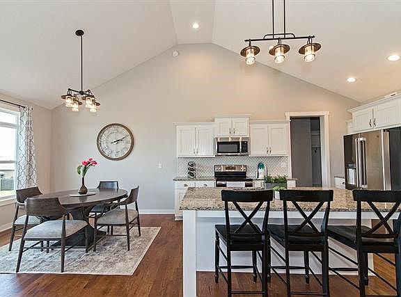 4th image of 19372 W Cedar Ct