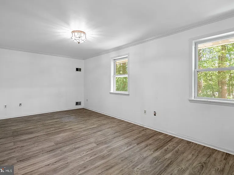 9409 Croom Acres Dr — Photo 19