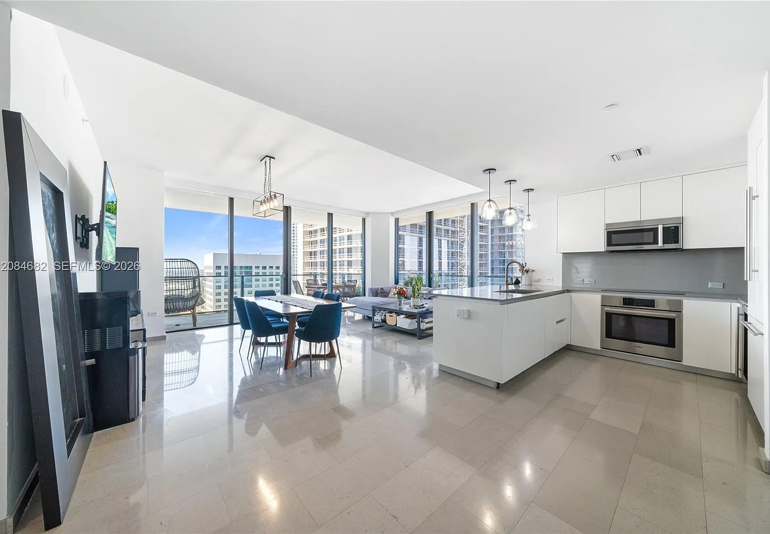 Rise Condo — Photo 4