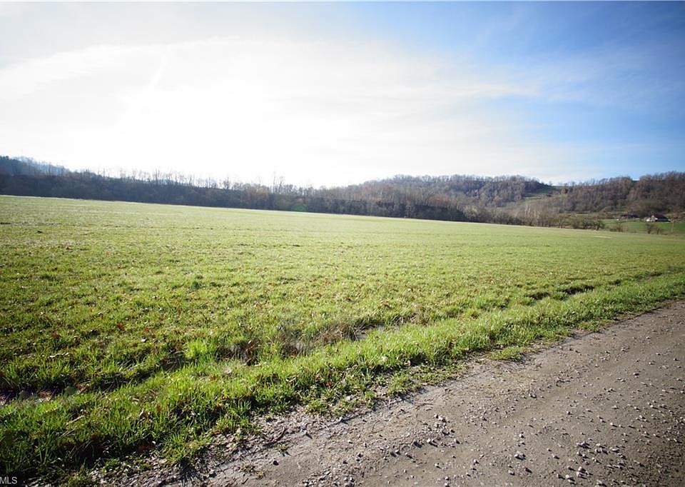 2nd image of 3 Pine Lake Rd