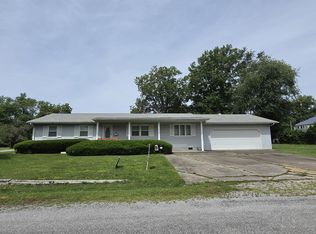 107 S 10th St, Benton, IL 62812