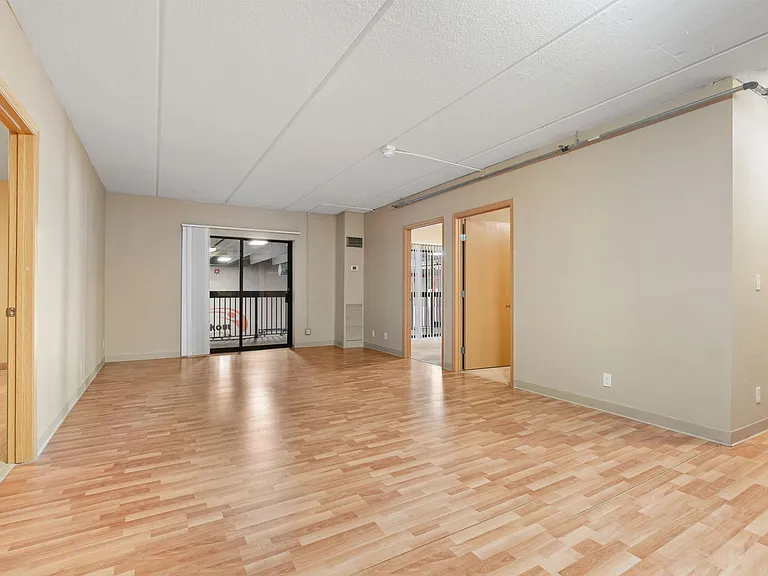 E Street Flats - Student Housing — Photo 12