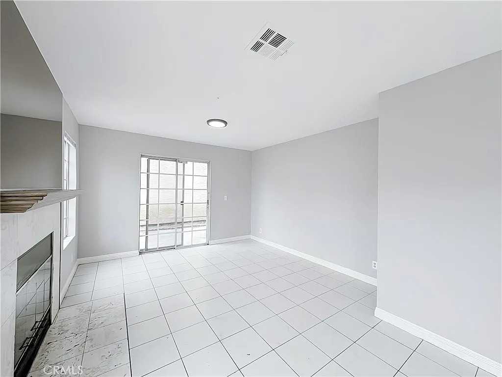 4 bed, 2437 sqft, $4,000 — Photo 4