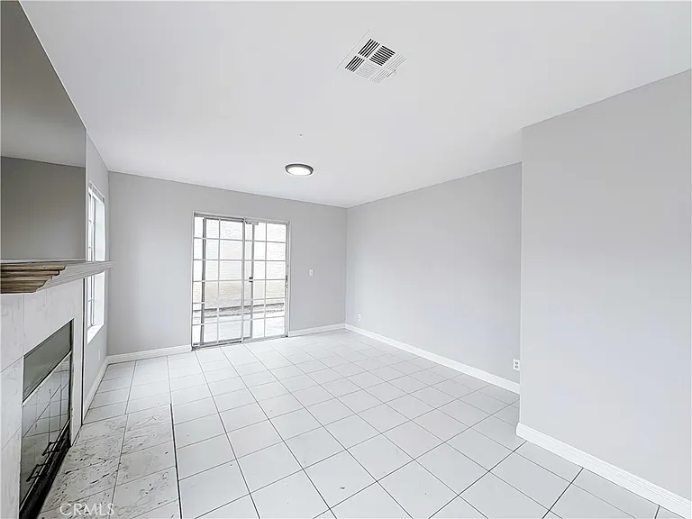 877 S Greenwood Ave — Photo 4