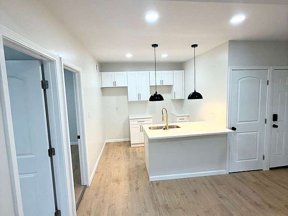 4th image of 714 College Ave Unit 1