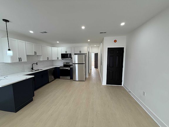 3rd image of 1012 W Lanvale St Unit 3
