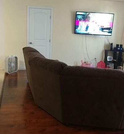 2nd image of 846 W 54th St #846