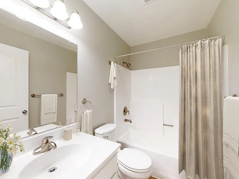 Arthur Avenue Apartments — Photo 6