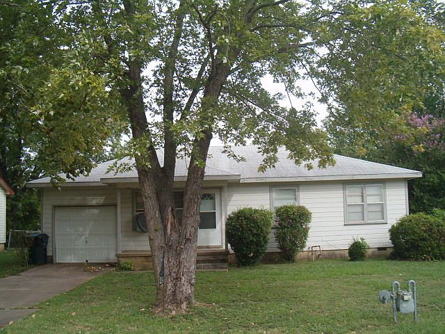 1st image of 214 N Moore Ave