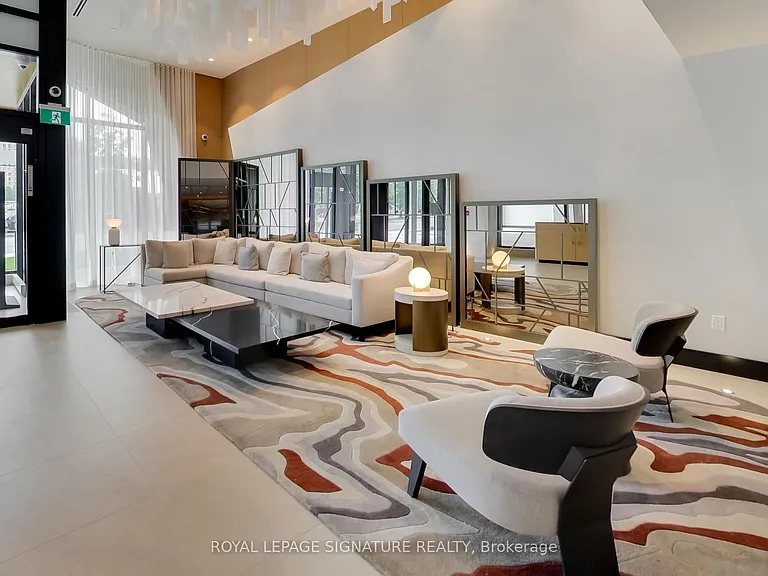 25 Cordova Ave #Penthouse 04 — Photo 3