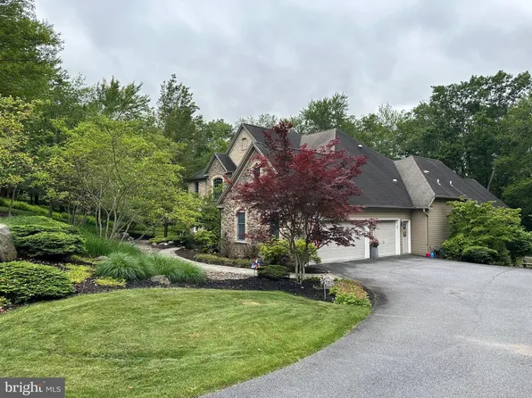 414 Ice Harvest Dr, Mountain Top, PA 18707