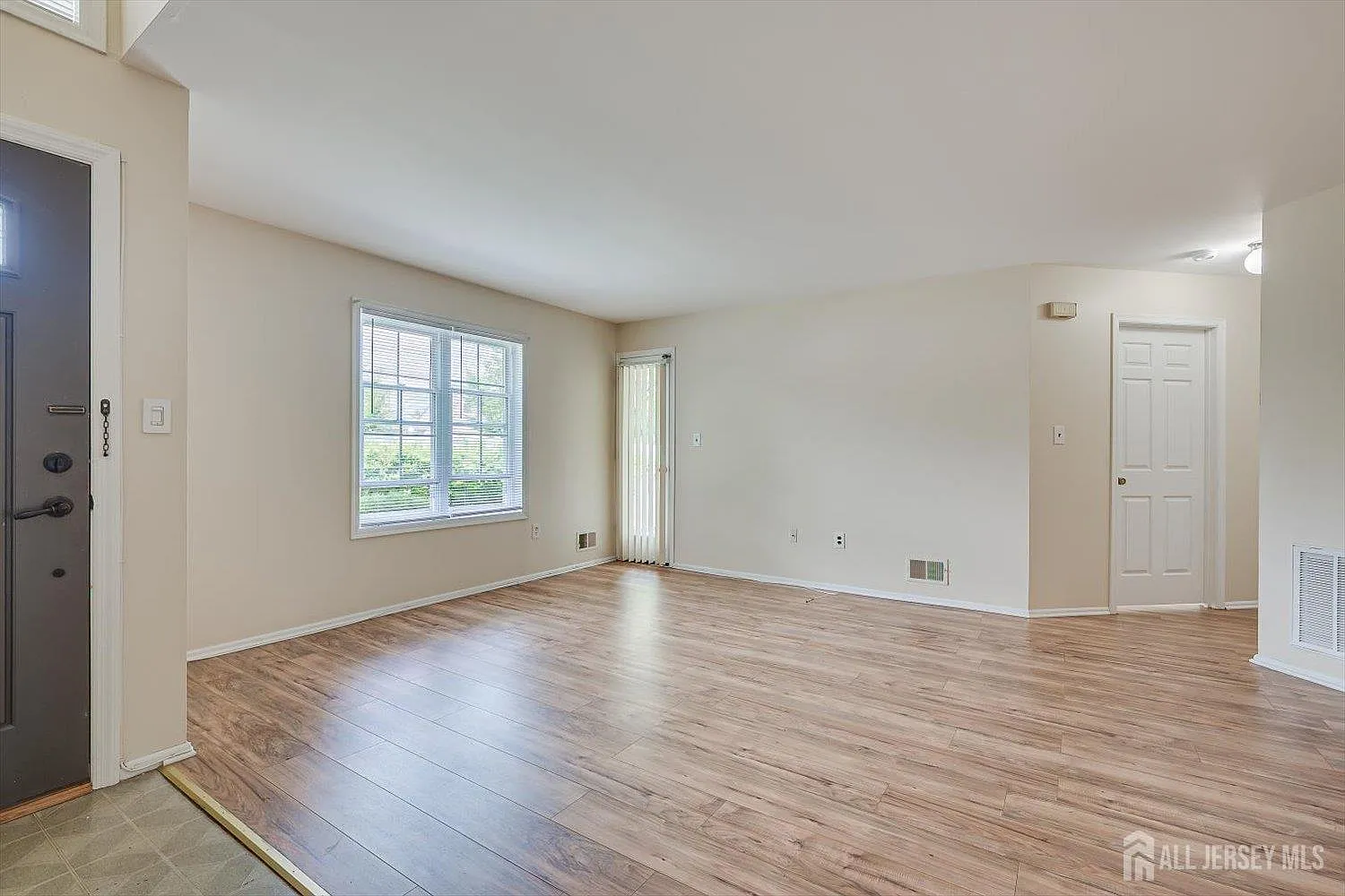 1 bed, 1.0 bath, $2,100 — Photo 4