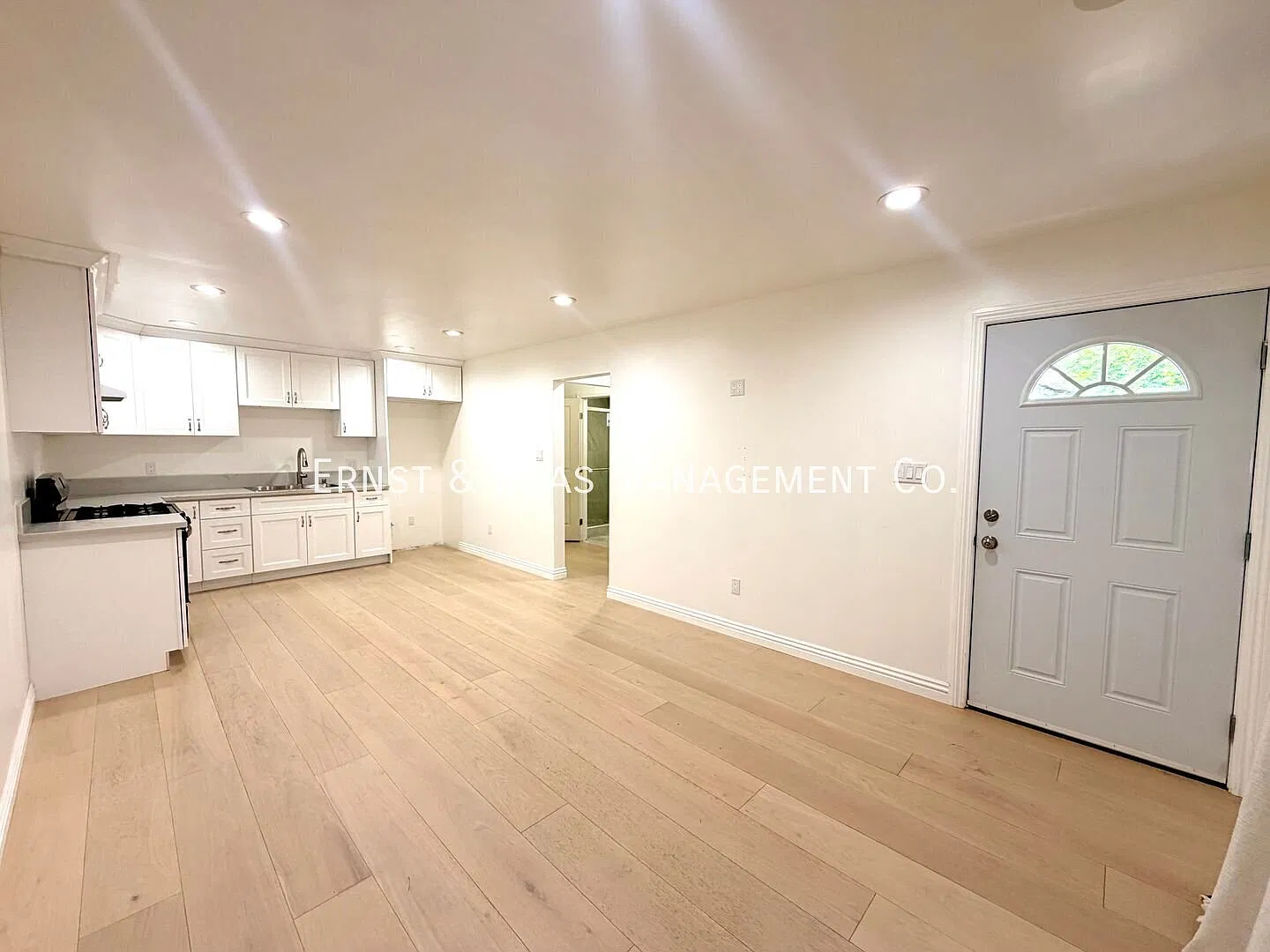 Charming 1-Bedroom, 1-Bathroom Home in Long Beach! — Photo 4