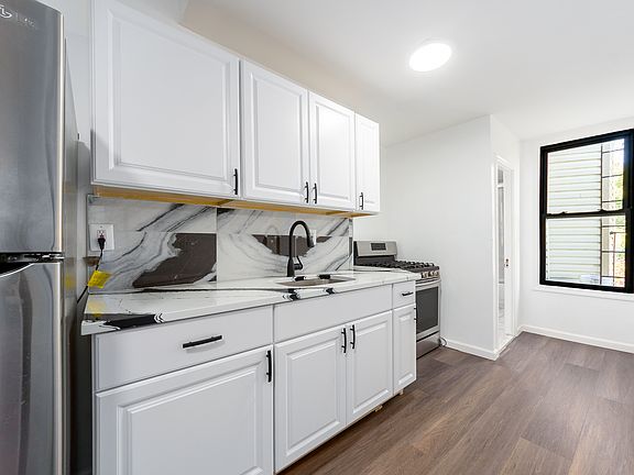 3rd image of 25 Park St #3
