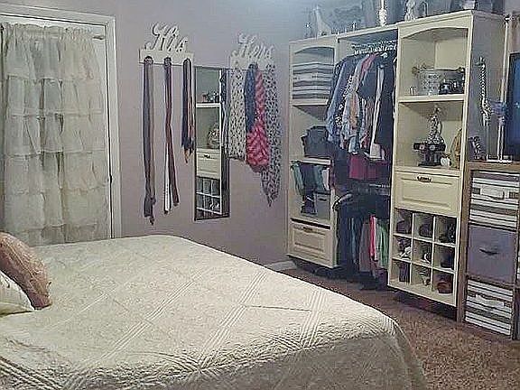 Master Bedroom w/closet syst