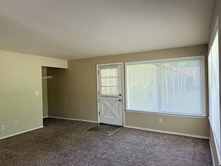 Riverside Manor — Photo 26