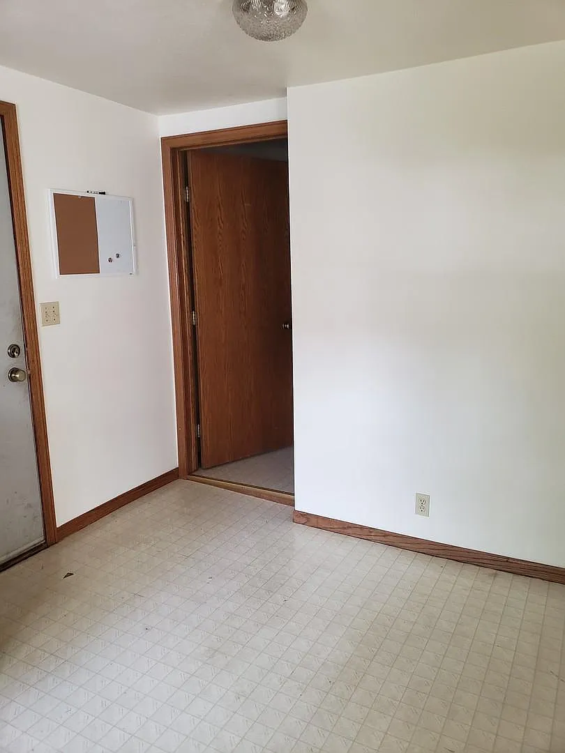 3 bed, 980 sqft, $1,245 — Photo 3