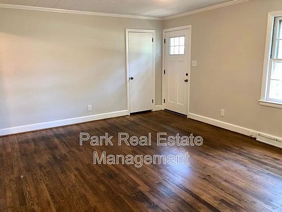 4th image of 2622 Lombard Ave