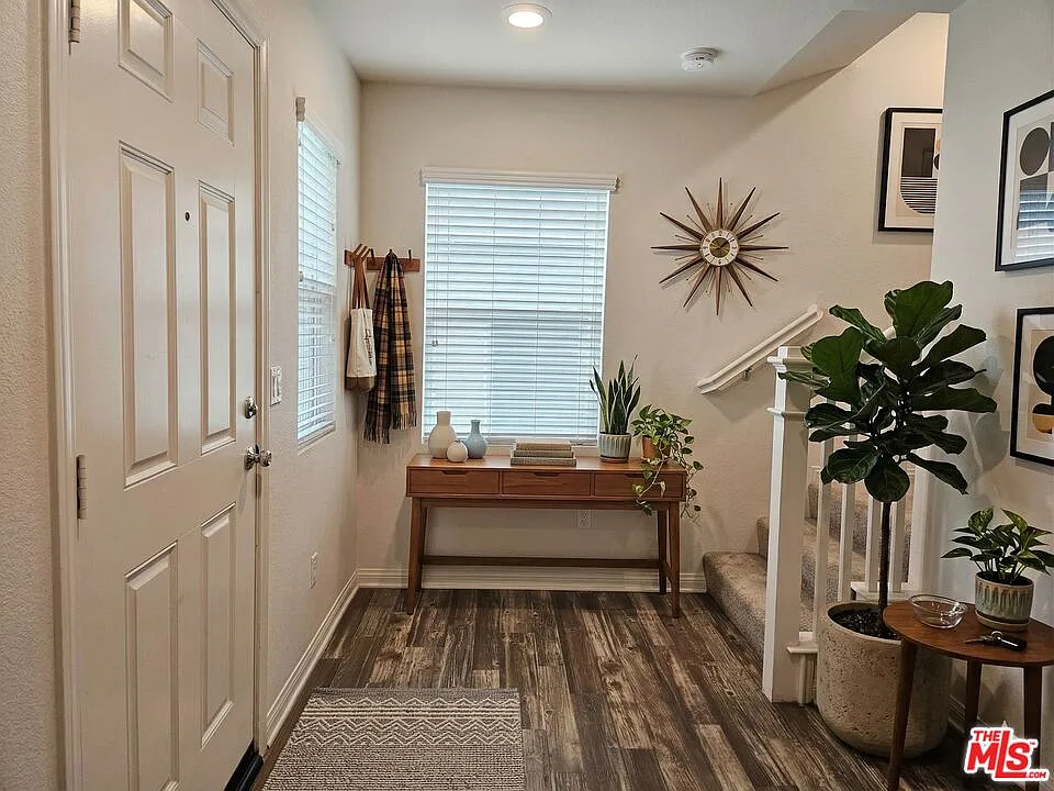 3 bed, 3.0 bath, 1498 sqft, $3,500 — Photo 3