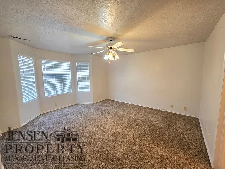 640 E Vermillion Ave — Photo 14