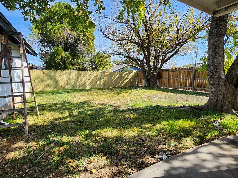 2010 Encino Cir — Photo 8