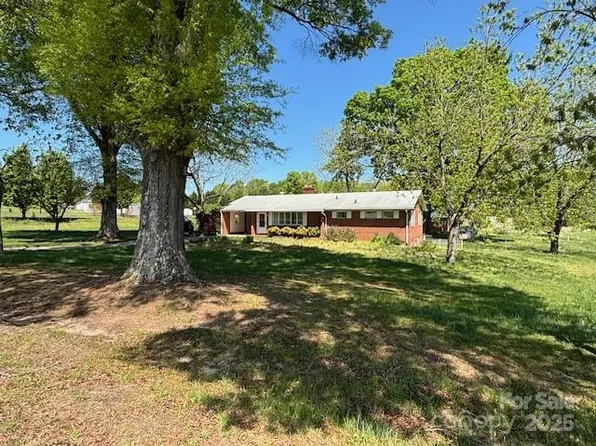 8588 Smith Rd, Kannapolis, NC 28081