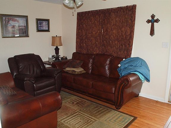 5th image of 317 Highwood Dr