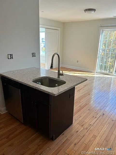 1 bed, 1.0 bath, 650 sqft, $2,400 — Photo 2